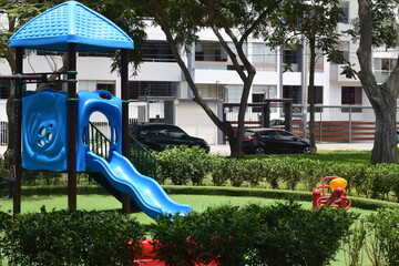 Parque de juegos infantiles, juegos para niños. recreación infantil. - obrazy, fototapety, plakaty