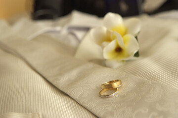 Grooms wedding flower & wedding rings
