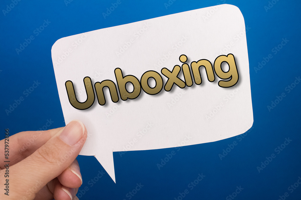 Poster speech bubble in front of colored background with unboxing text.
