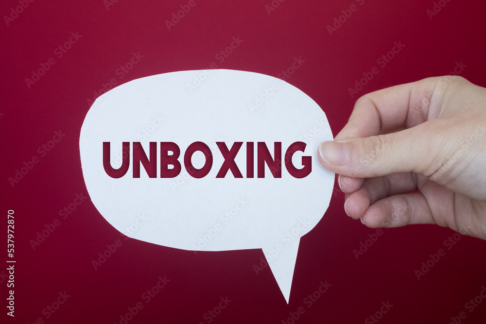 Poster speech bubble in front of colored background with unboxing text.