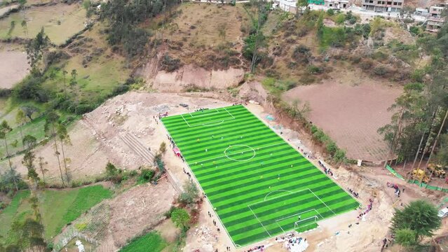 Cancha de c&eacute;sped sint&eacute;tico, cancha de f&uacute;tbol. tomas a&eacute;reas con drone.