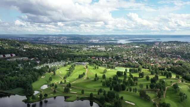vue panoramique d'Oslo depuis Holmenkollen