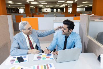 Obraz premium Man with old father using laptop while planning budget finance in office.