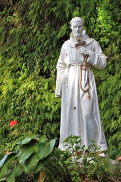 Statue de religieux.