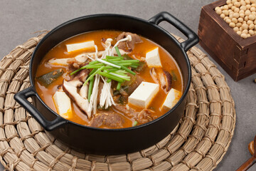 brisket doenjang jjigae, doenjang jjigae, doenjang jjigae, doenjang jjigae, doenjang, beef, tofu, vegetables, vegetables, Korean food, food, food, ingredients,차돌된장찌개,  된장찌개 ,차돌박이, 찌개 ,된장 ,소고기, 두부 ,야채,