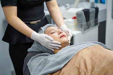 Cosmetologists preparation for a facial and spa treatment to woman client in beauty clinics, spa and beauty skin concept.