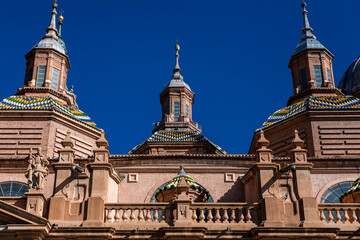 Fototapeta premium Our Lady of the Pillar Roman Catholic church by the River Ebro in Zaragoza, Spain