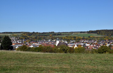 Blick auf Steinheim am Albuch im Herbst