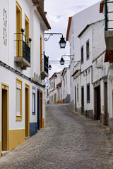 Fototapeta na wymiar Straße in der Altstadt von Evora, UNESCO Welterbe, Alentejo, Potugal