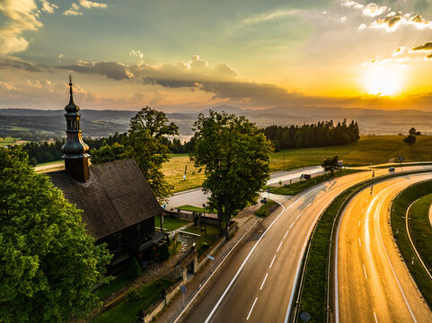 Chab&oacute;wka Kości&oacute;ł, Podhale, Zakopianka, zach&oacute;d słońca