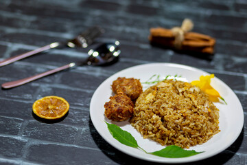 Today's dinner, fried rice with egg, fried pork, tastes very tasty.