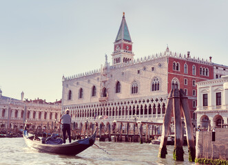 De gondel op de achtergrond van het San Marcoplein in Venetië