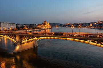 Obraz premium Aerial view from Danube river in Budapest at night