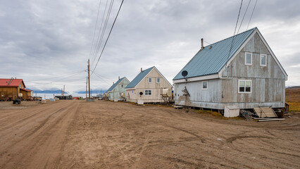 View of Housing in the Arctic community of Pond Inlet (Mittimatalik), Nunavut - obrazy, fototapety, plakaty