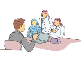 One single line drawing of young happy muslim businessmen get business coaching from consultant. Saudi Arabia cloth veil, headscarf, thobe, hijab. Continuous line draw design vector illustration