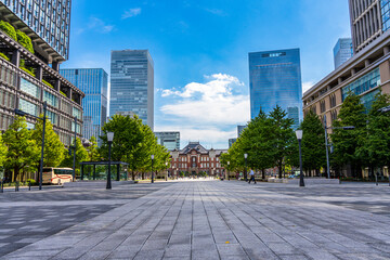 東京駅前の風景