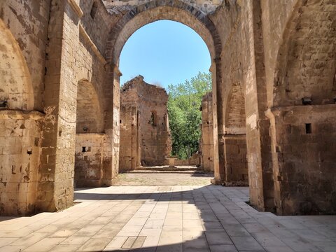 Iglesia en restauraci&oacute;n - Lleida, Spain