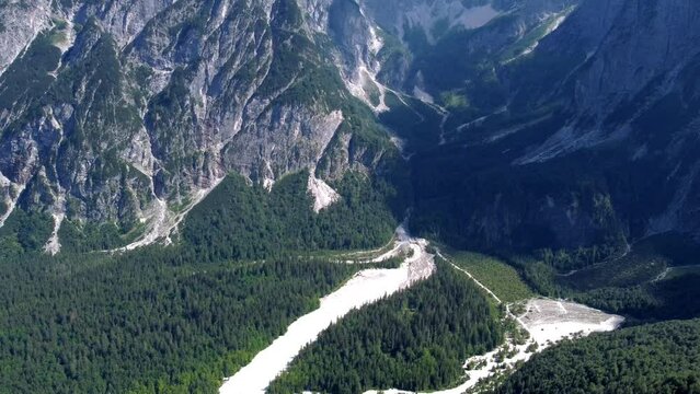 Val Saisera and Val Dogna. At the foot of Montasio.