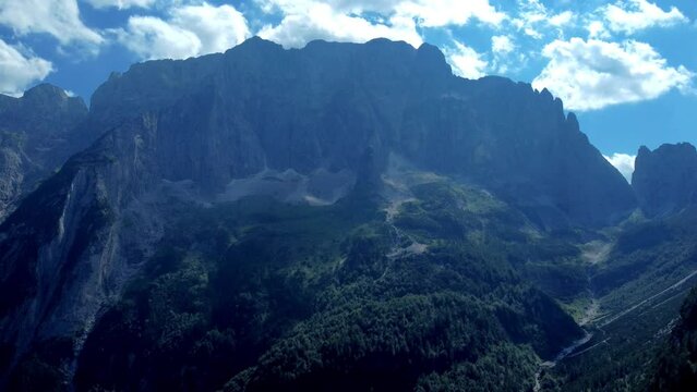 Val Saisera and Val Dogna. At the foot of Montasio.