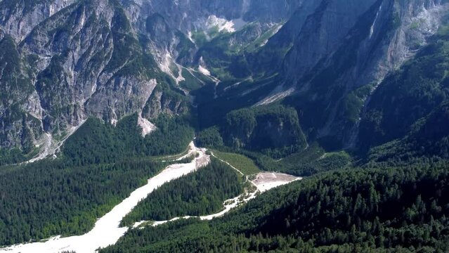 Val Saisera and Val Dogna. At the foot of Montasio.