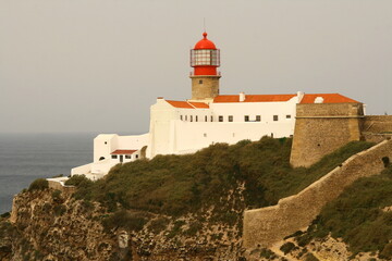 Fototapeta na wymiar Le phare du Cap Saint-Vincent à Sagres dans l'Algarve au Portugal