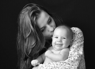 mãe e filha retrato de amor bebê feliz 