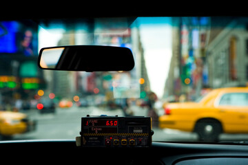 View through the windshield of a taxicab with the meter running - obrazy, fototapety, plakaty