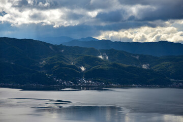 諏訪市立石公園　雨上がりの諏訪湖と山々