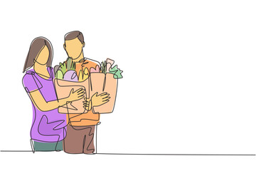 One single line drawing young happy romantic couple holding paper grocery bags after buying daily goods at grocery store. Commercial retail shopping concept. Continuous line draw design illustration
