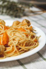 Pasta with pumpkin and chicken