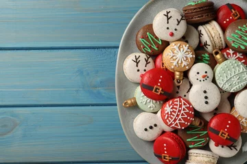 Keuken spatwand met foto Beautifully decorated Christmas macarons on light blue wooden table, top view. Space for text © New Africa
