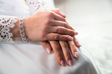 dłonie pierścionek ślub wesele dekoracja