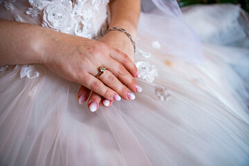 dłonie pierścionek ślub wesele dekoracja - obrazy, fototapety, plakaty