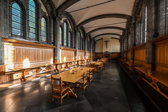 Belgique Wallonie Maredsous abbaye monastere eglise religion tourisme patrimoine architecture refectoire moines