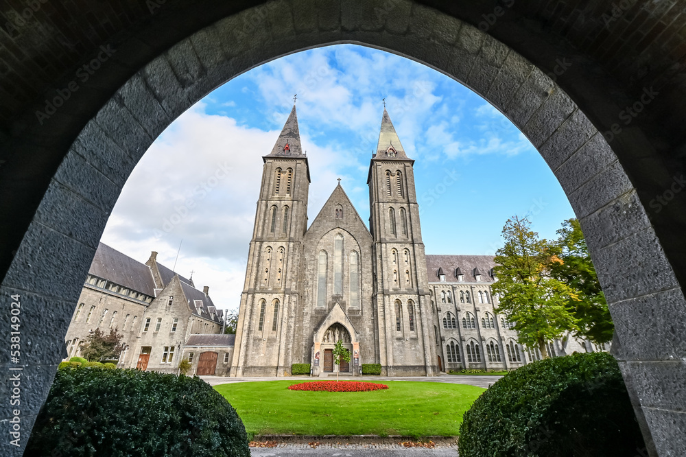 Wall mural belgique wallonie maredsous abbaye monastere eglise religion tourisme patrimoine architecture