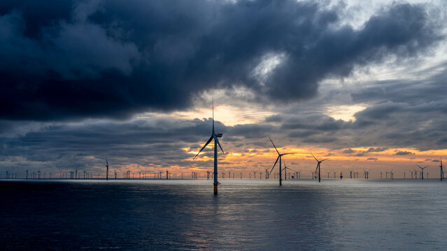 The nIght is on the way offshore