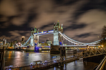 Obraz premium tower bridge at night