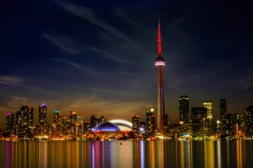 Foto op Plexiglas Toronto skyline of stadsgezicht & 39 s nachts. Borden en logo& 39 s zijn verwijderd. © TOimages