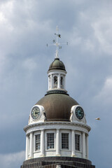 Fototapeta na wymiar city hall clock tower on a cloudy day