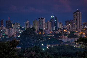 Fototapeta na wymiar Anoitecer em Cascavel, Paraná, Brasil. Panorama da cidade.