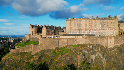 Obraz premium Edinburgh Castle on a sunny day - aerial view - travel photography