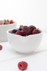 plate with fresh blackberries, healthy food as a snack, nutrition and diet, cooking ingredient