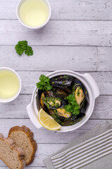 Mussels with green sauce