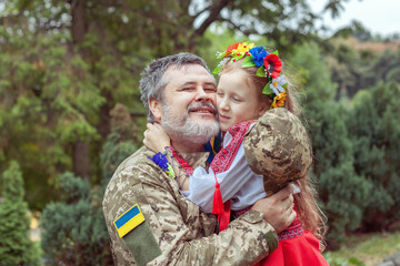 Strong hugs of a Ukrainian soldier with his little daughter.