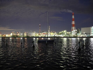 Fototapeta na wymiar 四日市工業地帯の夜景の夜景の風景を撮影
