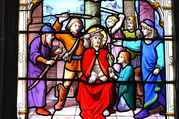 Fototapeta na wymiar détail d'un vitrail de l'église Saint-Aignan de Chartres en France