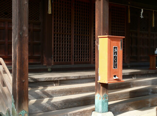 おみくじ。
The bending machine for a paper fortune
in the Japanese shrine.