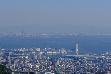 神戸市の高台、渦森台展望公園より神戸市街地と大阪湾を臨む