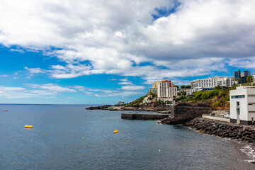 Unterwegs auf der Stadt Levadas von Funchal mit einen fantastischen Ausblick auf den Atlantik - Madeira - Portugal 