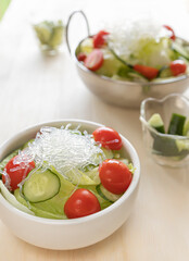 海藻麺を使った野菜サラダ